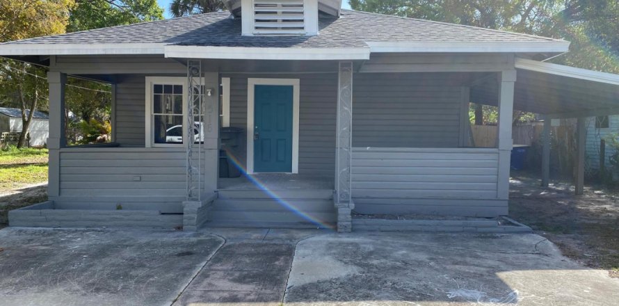 House in St. Lucie, Florida 6 bedrooms, 142.7 sq.m. № 2245607