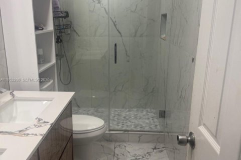 Casa en venta en Miami Gardens, Florida, 6 dormitorios, 183.67 m2 № 2054379 - foto 20