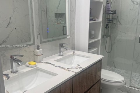 Casa en venta en Miami Gardens, Florida, 6 dormitorios, 183.67 m2 № 2054379 - foto 21