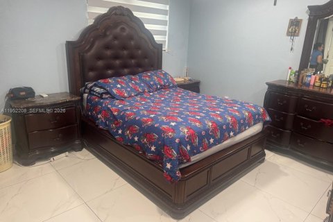 Casa en venta en Miami Gardens, Florida, 6 dormitorios, 183.67 m2 № 2054379 - foto 26