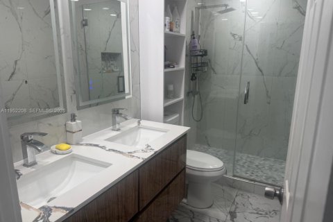 Casa en venta en Miami Gardens, Florida, 6 dormitorios, 183.67 m2 № 2054379 - foto 22