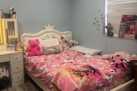 Casa en venta en Miami Gardens, Florida, 6 dormitorios, 183.67 m2 № 2054379 - foto 23