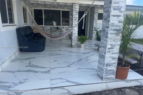 Casa en venta en Miami Gardens, Florida, 6 dormitorios, 183.67 m2 № 2054379 - foto 7