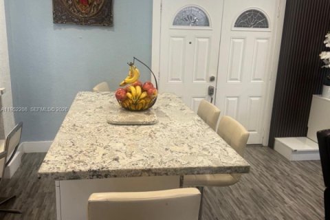 Casa en venta en Miami Gardens, Florida, 6 dormitorios, 183.67 m2 № 2054379 - foto 14