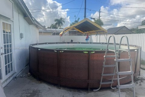 Casa en venta en Miami Gardens, Florida, 6 dormitorios, 183.67 m2 № 2054379 - foto 29