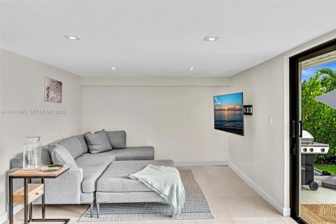 Купить виллу или дом в Халландейл-Бич, Флорида 3 спальни, 231.51м2, № 1990844 - фото 17