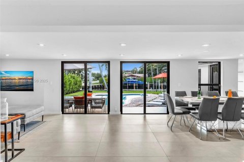 Купить виллу или дом в Халландейл-Бич, Флорида 3 спальни, 231.51м2, № 1990844 - фото 16