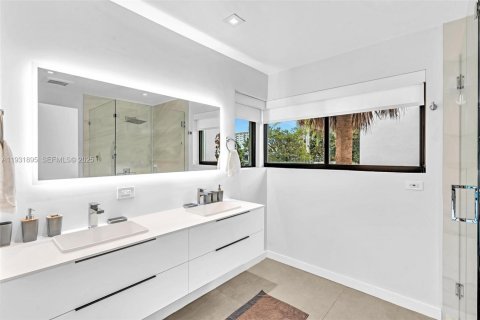 Купить виллу или дом в Халландейл-Бич, Флорида 3 спальни, 231.51м2, № 1990844 - фото 23