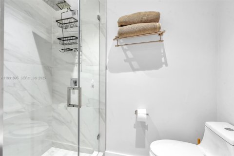 Купить виллу или дом в Халландейл-Бич, Флорида 3 спальни, 231.51м2, № 1990844 - фото 27