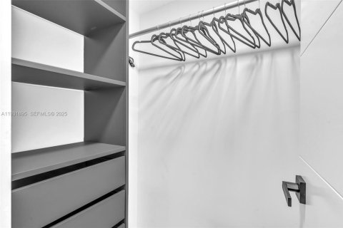 Купить виллу или дом в Халландейл-Бич, Флорида 3 спальни, 231.51м2, № 1990844 - фото 29