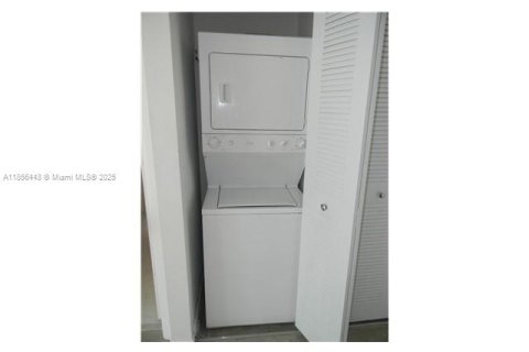 Condo in Miami, Florida, 1 bedroom  № 1878854 - photo 7