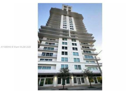 Condo in Miami, Florida, 1 bedroom  № 1878854 - photo 2