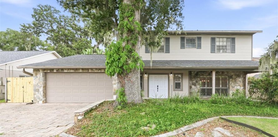 House in Brandon, Florida 4 bedrooms, 235.51 sq.m. № 2330335