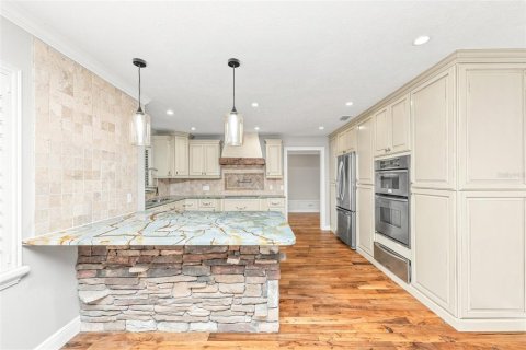 House in Brandon, Florida 4 bedrooms, 235.51 sq.m. № 2330335 - photo 6