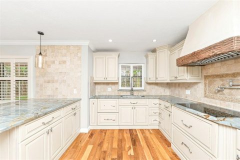 House in Brandon, Florida 4 bedrooms, 235.51 sq.m. № 2330335 - photo 7
