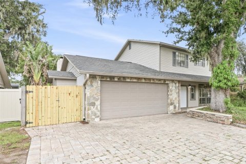 House in Brandon, Florida 4 bedrooms, 235.51 sq.m. № 2330335 - photo 2