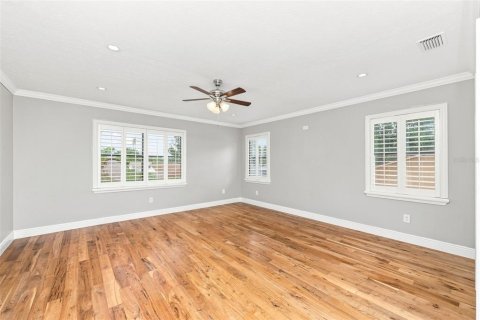 House in Brandon, Florida 4 bedrooms, 235.51 sq.m. № 2330335 - photo 8
