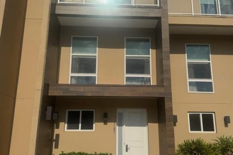 Touwnhouse à vendre à Kissimmee, Floride: 3 chambres, 210.7 m2 № 1871068 - photo 1