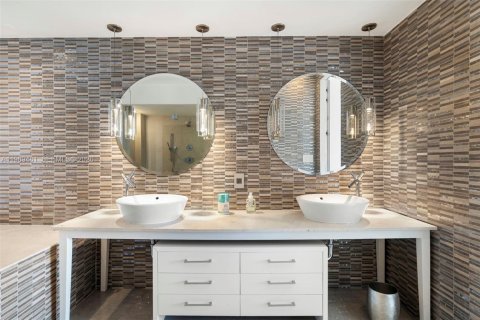 Copropriété à louer à Miami Beach, Floride: 2 chambres, 142.7 m2 № 2051578 - photo 19