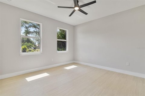 Villa ou maison à vendre à Port Charlotte, Floride: 4 chambres, 158.31 m2 № 2149365 - photo 5