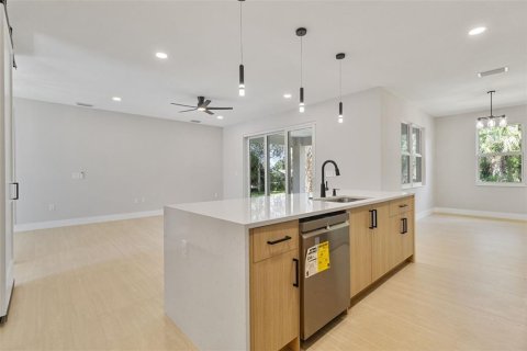 Villa ou maison à vendre à Port Charlotte, Floride: 4 chambres, 158.31 m2 № 2149365 - photo 25