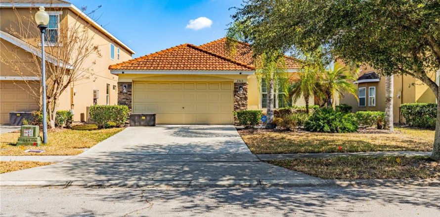 Casa en Kissimmee, Florida 4 dormitorios, 143.63 m2 № 2108960