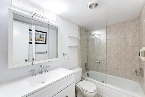 Купить кондоминиум в Делрей-Бич, Флорида 7 комнат, 109.16м2, № 2190873 - фото 25