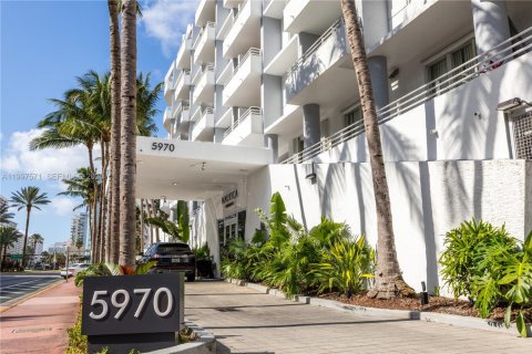 Купить кондоминиум в Майами-Бич, Флорида 3 спальни, 131.92м2, № 2059327 - фото 23