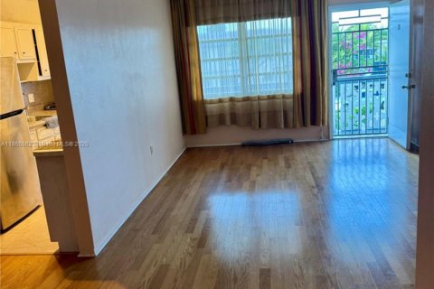 Condominio en venta en Miami Gardens, Florida, 1 dormitorio, 66.05 m2 № 1979211 - foto 4