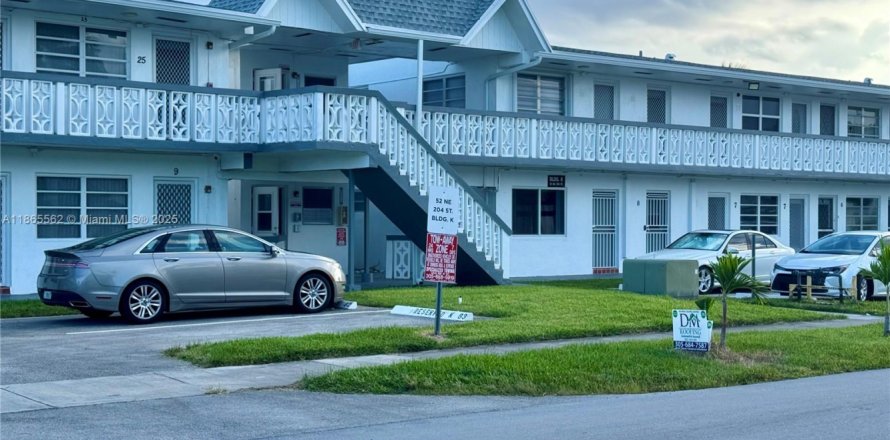 Condominio en Miami Gardens, Florida, 1 dormitorio № 1979211