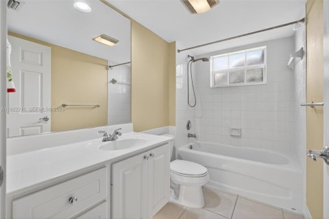 House in Jupiter, Florida 5 bedrooms, 302.68 sq.m. № 1994047 - photo 8