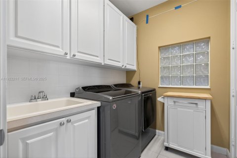 House in Jupiter, Florida 5 bedrooms, 302.68 sq.m. № 1994047 - photo 16