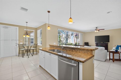 House in Jupiter, Florida 5 bedrooms, 302.68 sq.m. № 1994047 - photo 13