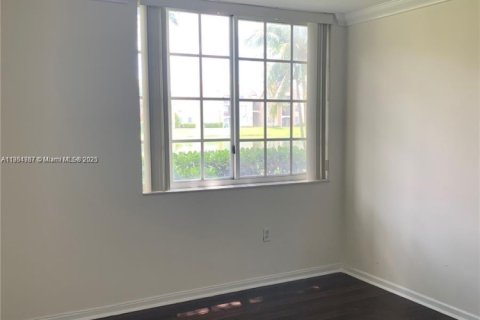 Condo in Miramar, Florida, 2 bedrooms  № 1874197 - photo 15