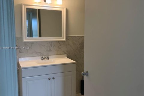Condo in Miramar, Florida, 2 bedrooms  № 1874197 - photo 18
