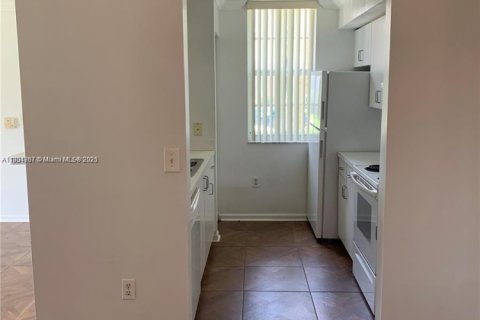 Condo in Miramar, Florida, 2 bedrooms  № 1874197 - photo 10