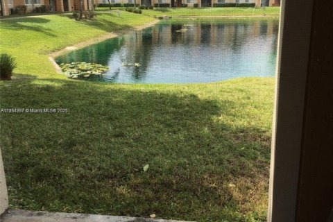 Condo in Miramar, Florida, 2 bedrooms  № 1874197 - photo 21