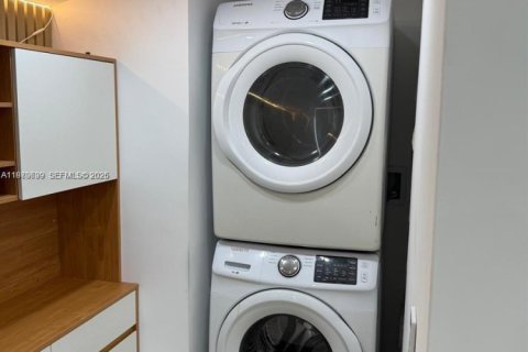 Снять в аренду виллу или дом в Норт-Майами, Флорида 1 спальня, 157.28м2, № 2079412 - фото 15