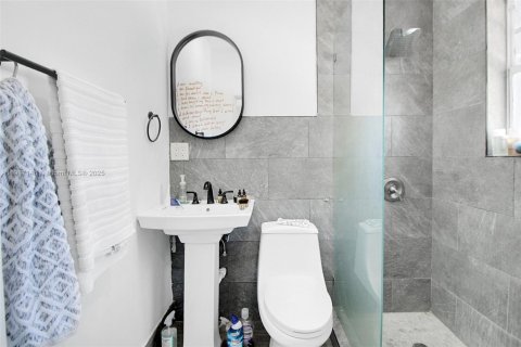 Commercial property in Miami, Florida 203.46 sq.m. № 1973402 - photo 17