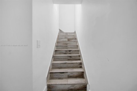 Commercial property in Miami, Florida 203.46 sq.m. № 1973402 - photo 11