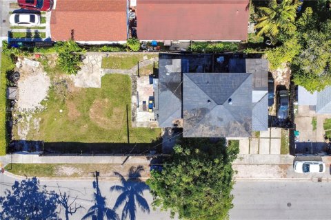 Commercial property in Miami, Florida 203.46 sq.m. № 1973402 - photo 25