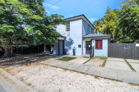 Commercial property in Miami, Florida 203.46 sq.m. № 1973402 - photo 2