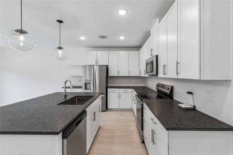 Townhouse in Davenport, Florida 3 bedrooms, 159.05 sq.m. № 2096385 - photo 4