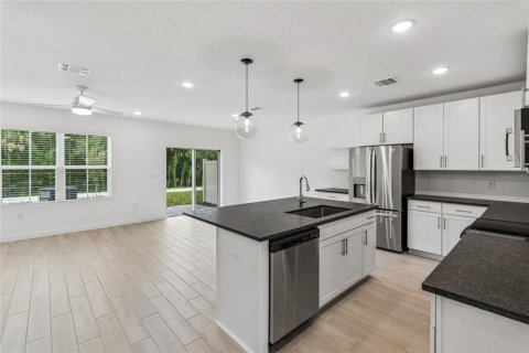 Townhouse in Davenport, Florida 3 bedrooms, 159.05 sq.m. № 2096385 - photo 5