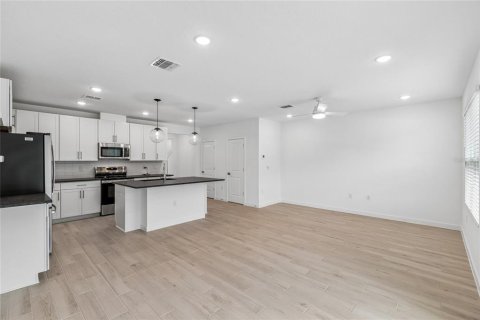 Townhouse in Davenport, Florida 3 bedrooms, 159.05 sq.m. № 2096385 - photo 9