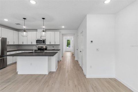Townhouse in Davenport, Florida 3 bedrooms, 159.05 sq.m. № 2096385 - photo 7
