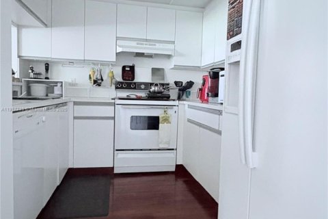 Condo in Pembroke Pines, Florida, 1 bedroom  № 1972930 - photo 21