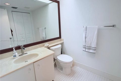 Condo in Pembroke Pines, Florida, 1 bedroom  № 1972930 - photo 18