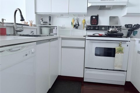 Condo in Pembroke Pines, Florida, 1 bedroom  № 1972930 - photo 23