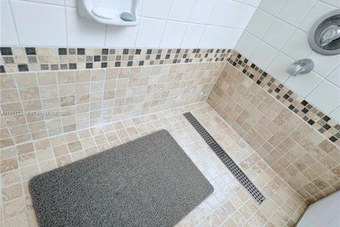 Condo in Pembroke Pines, Florida, 1 bedroom  № 1972930 - photo 17